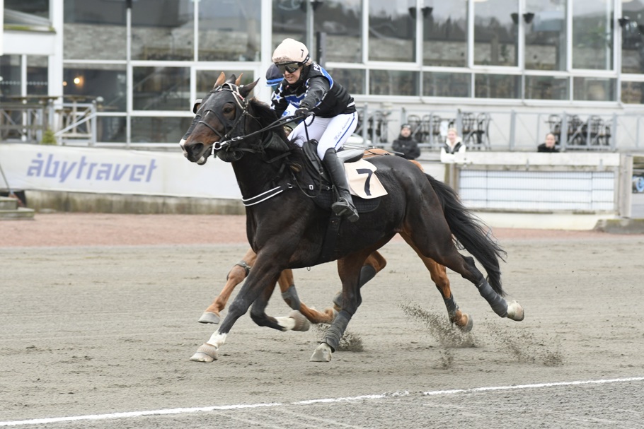 Alvena Vagaboy Sidmakarn.jpg