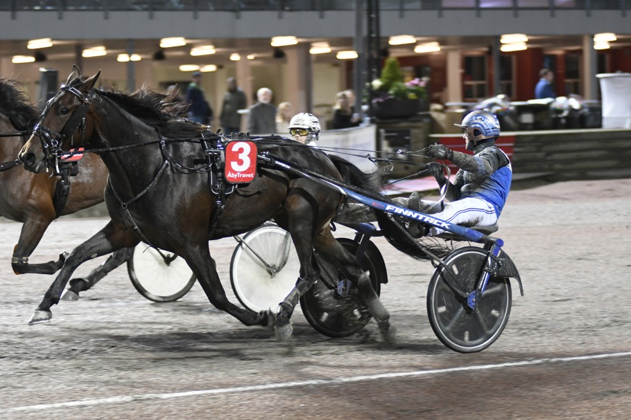 D.Day Glide Åby Sidmakarn.jpg