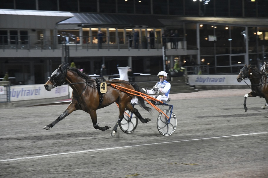 Milos Ganador Sidmakarn.jpg