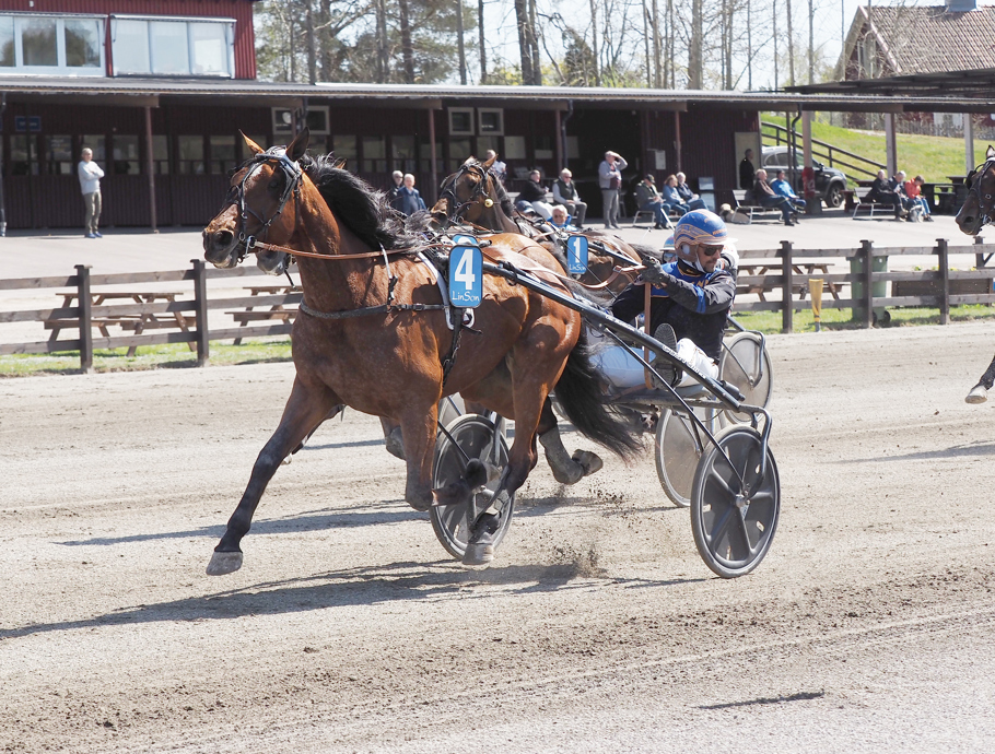 Vinnare av lopp 2 Bontoni Degato o Carl Johan Jepson (.jpg